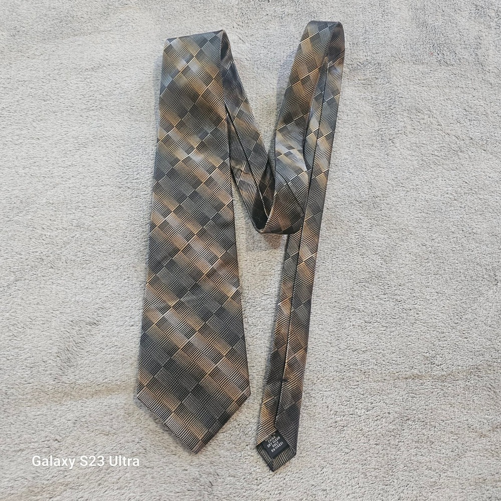 Joseph & Feiss International,  100% Silk men's tie, 60"